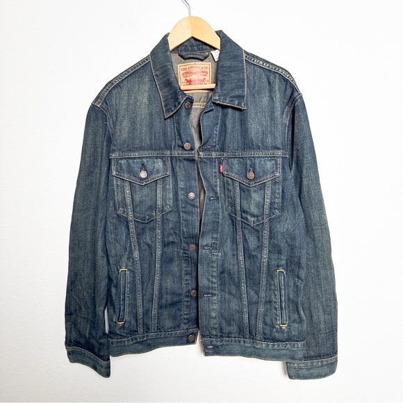 Levi’s Relaxed Fit Trucker Jacket That Feels Light Blue denim size XL - Picture 2 of 8